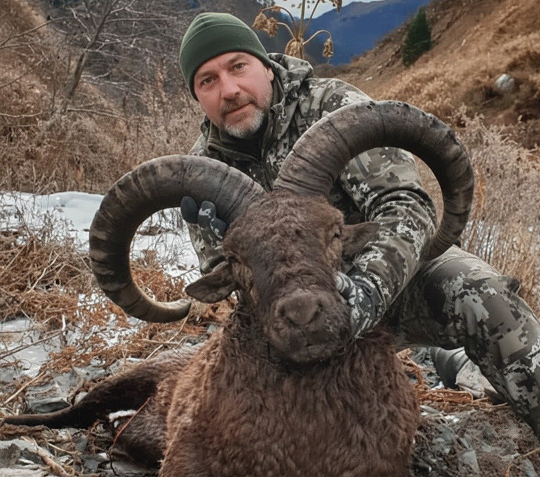 Trofeo Capra World Slam SCI — Eastern Caucasian Tur cazado en Daguestán con Real Hunt Me