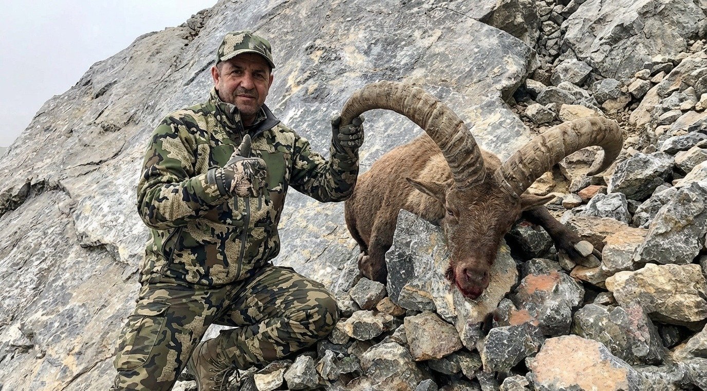 Paisaje de alta montaña del Cáucaso en zona de caza del Eastern Caucasian Tur — Real Hunt Me